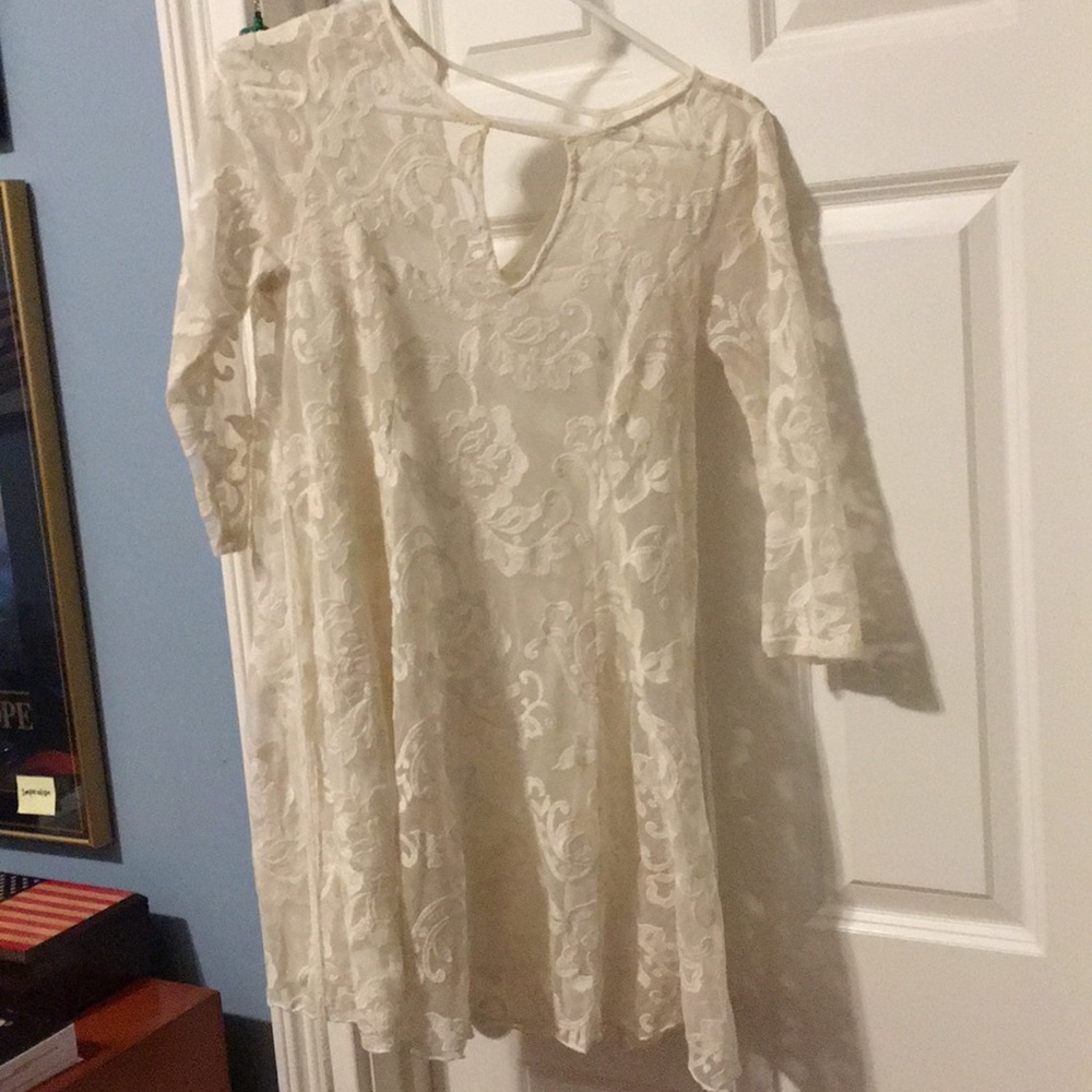 White long sleeve lace dress
